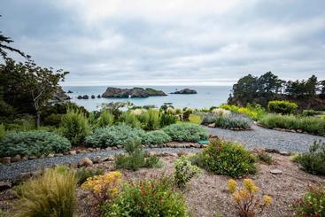 旅馆 The Harbor House Inn