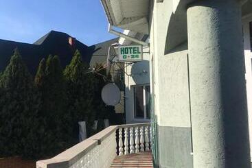 בית מלון כפרי Delfin