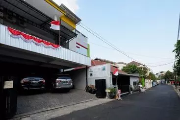 Pensiune Reddoorz Near Plaza Simpang Lima