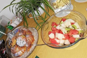 تختخواب و صبحانه Etnante