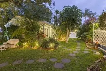 Aamiaismajoitus (B&B) Meranova Guest Inn