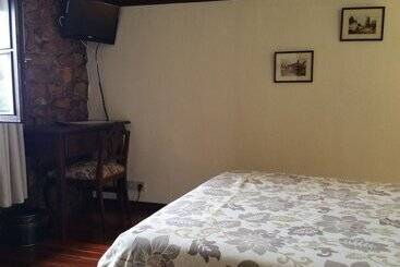 هاستل Mies De Villa