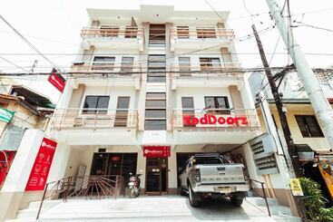 Пансион Reddoorz Near Little Tokyo Makati