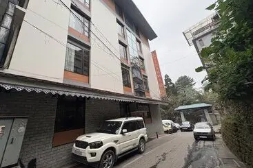 Ninamma Hotel In Upper Sichey
