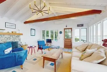 2 Waterfront Cottages In Ocean Point With Dock & Large Yard, Dog Friendly