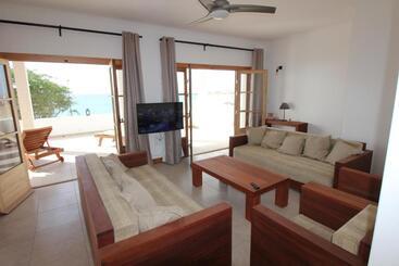 پانسیون Casa Evora   Luxury And Beach Front