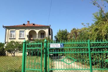 پانسیون V Gostiakh U Maii