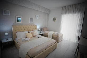 تختخواب و صبحانه Central Apartments