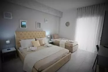 تختخواب و صبحانه Central Apartments