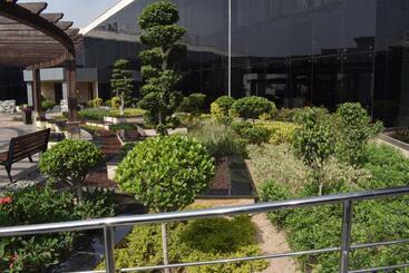 استراحتگاه Defence Raya Golf & Country Club