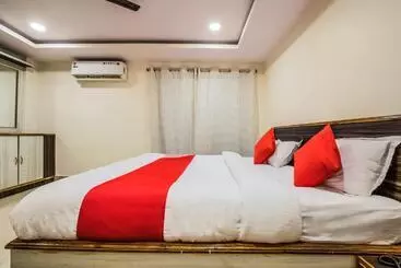 Oyo 12973 Hotel Crystal