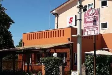 ペンション La Campagnola Trattoria Con Alloggio