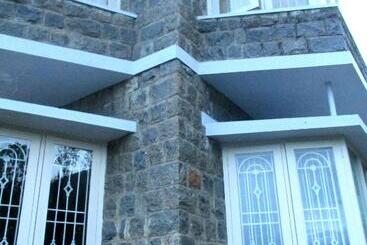 Pensiune Relaxing 2 B/r Estate House, Deenaty, Tamil Nadu