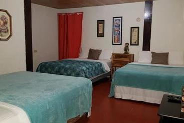 بنسيون Hostal Las Flores Apaneca