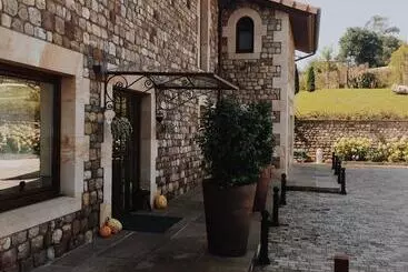 Hotel La Fuentona De Santillana