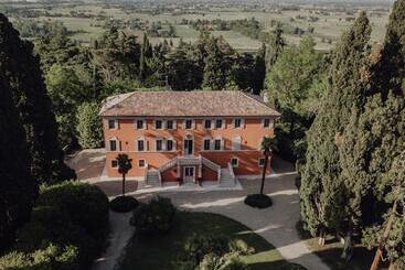 فندق Relais Roncolo 1888