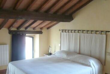 Hotell Agriturismo Colli Di Travale