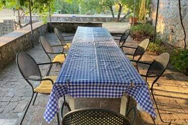 בית מלון כפרי Agriturismo Montecchio