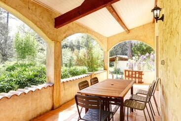 Pansiyon Les Jardins De Valaurie