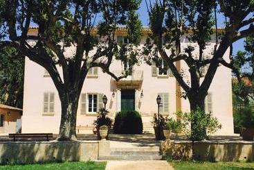 آپارتمان‌های توریست‌ها Le Château Des Anglades