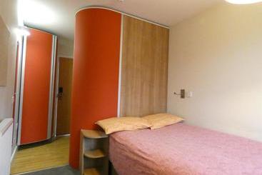 הוסטל Newington Court