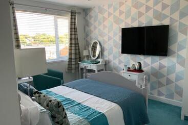 هاستل The Poacher