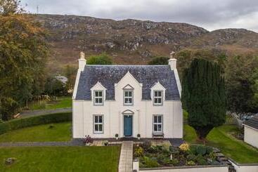 Pensione Corriness House