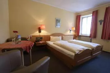 Albergue Gasthof Hotel Weinbau Zum Goldenen Ochsen