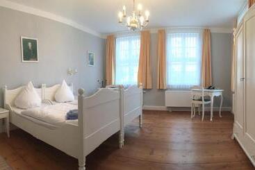 بنسيون Komenský Gäste  Und Tagungshaus