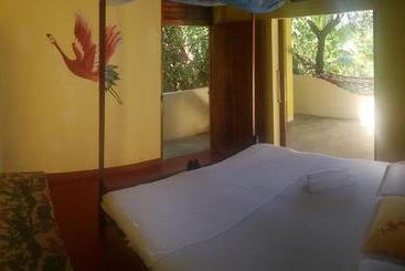 Majatalo Three Little Birds