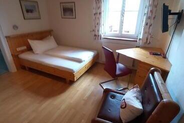 פנסיון Attersee Gartenvilla