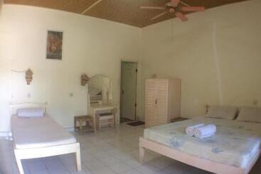 فندق صغير Taman Lily S