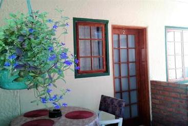 پانسیون Pioneers Self Catering