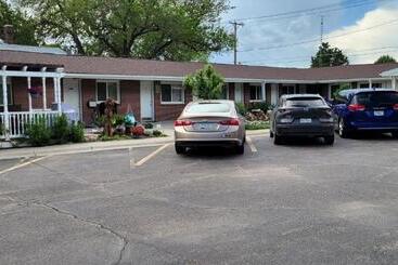 فندق على الطريق Husker Inn