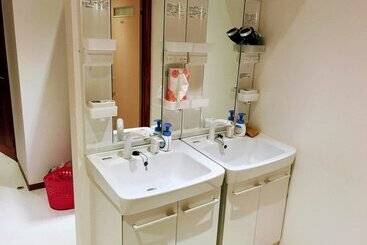 Пансион Guesthouse Lululu 無料朝食&夕食ｶﾚｰ 街まで電車8分 ﾛｰｿﾝ隣