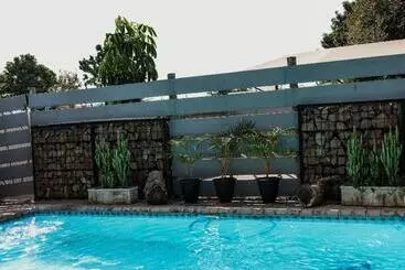 پانسیون Lighthouse Guesthouse & Cafe