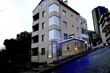 هتل آپارتمان Artura Suite