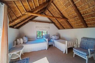 膳宿费 Cottage On College