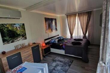 پانسیون House Garden