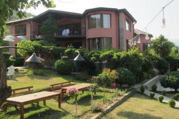 ペンション Villa Ananuri