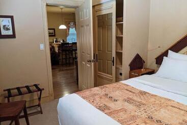 旅馆 Third Mission Heritage Suites