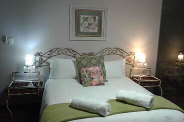 Pension Tuscana Villa Guesthouse