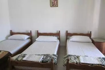 پانسیون Guest House And Tavern Leo