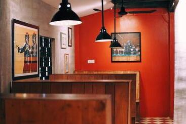 فندق صغير Monkey Republic Kampot