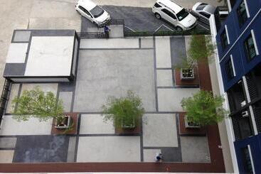 호스텔 Ploen Ploen Residence