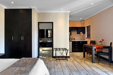 فندق Topiary Wine Estate & Cottages