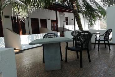 Пансион Universal Beach