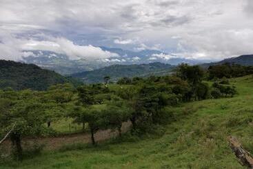 فندق Finca Queveri