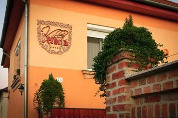 Majatalo La Villa Pergola