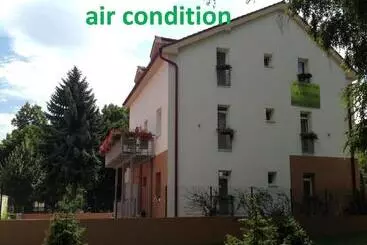 Pensione Park 2 Izbové Apartmány Na Prenájom